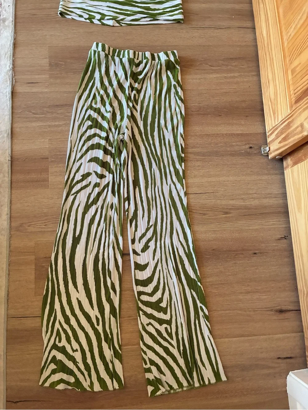 Fashion nova 2 piece set Green Zebra-Stripe Wide Leg Pants and top Women size xl - Picture 4 of 7